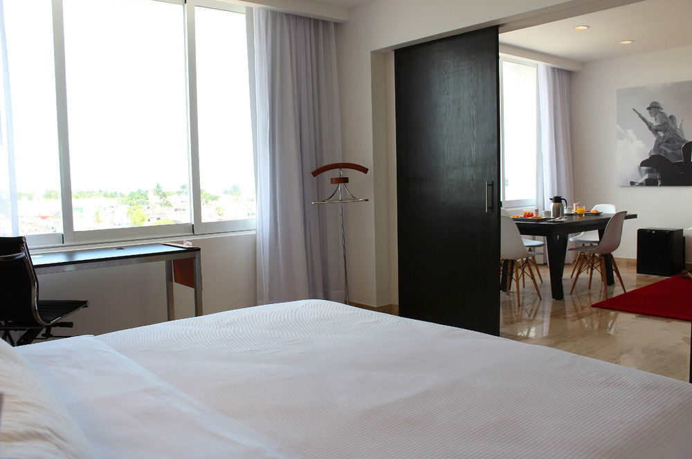 Fiesta Inn Monterrey La Fe San Nicolas de los Garza Экстерьер фото