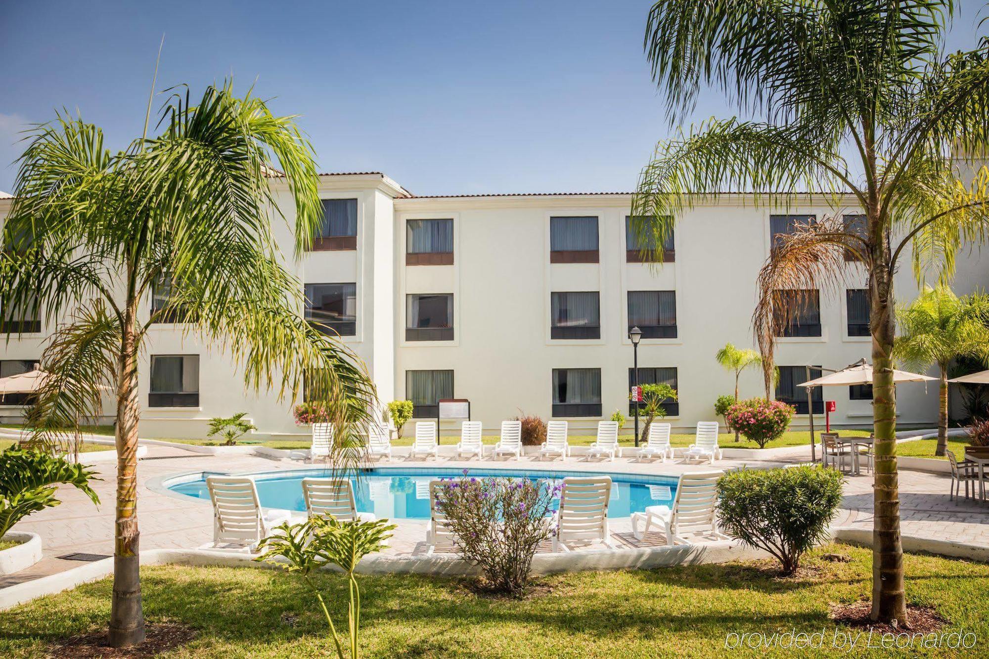 Fiesta Inn Monterrey La Fe San Nicolas de los Garza Экстерьер фото