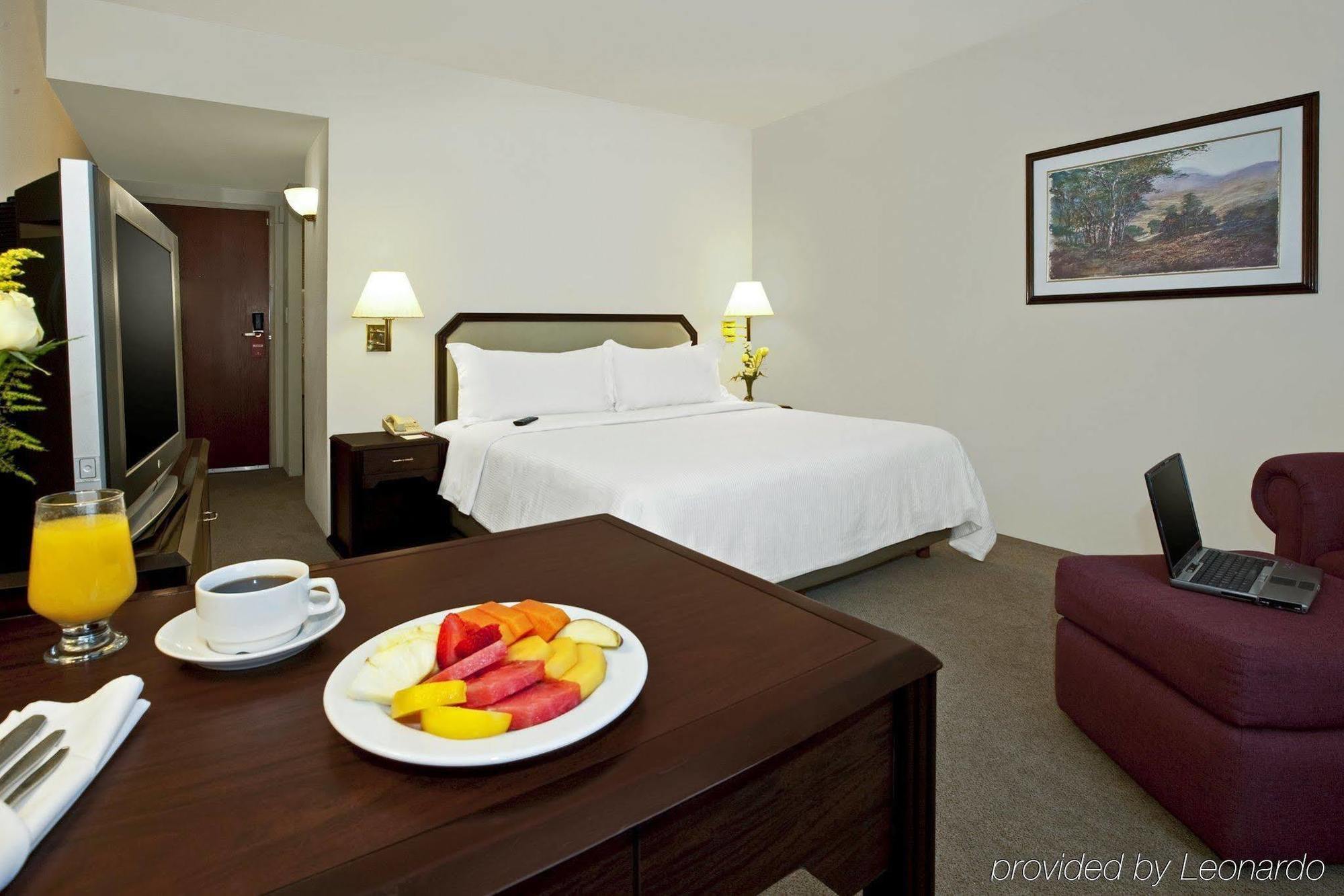 Fiesta Inn Monterrey La Fe San Nicolas de los Garza Экстерьер фото